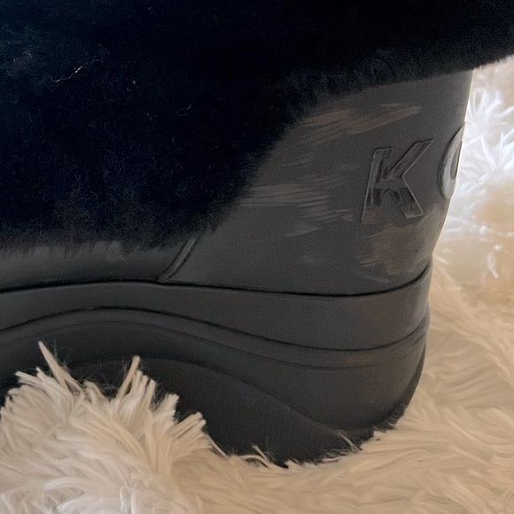 Michael Kors "Gamma" faux fur platform boots. Size 8. Tried on, worn indoors. - Picture 9 of 11
